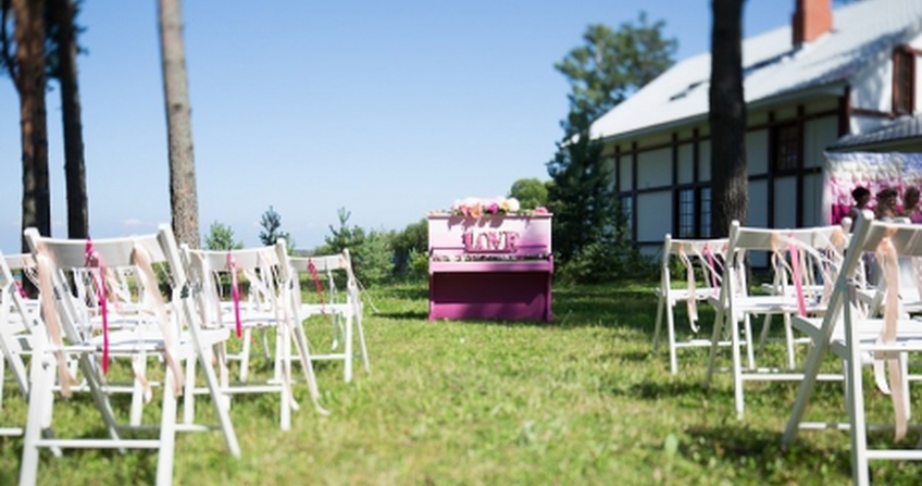Pleskov Country Hotel is truly the most suitable place for your wedding event.

During the summer period, the event can be organized outdoors in the Huge alcove with a fireplace or in the Summer Cafe on the beach. You can celebrate an event in the spacious banquet hall of the Restaurant all year …